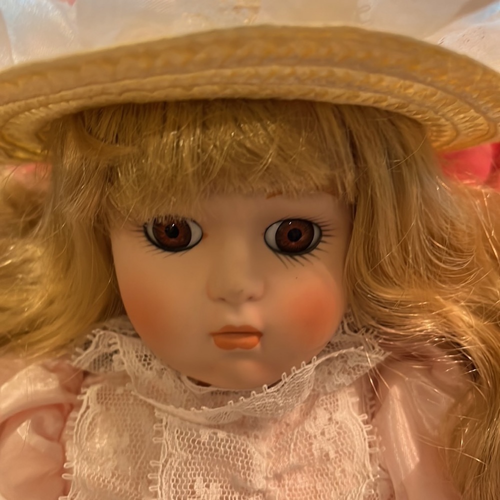 16" Porcelain Ashley Doll - Heritage Mint Ltd Collection